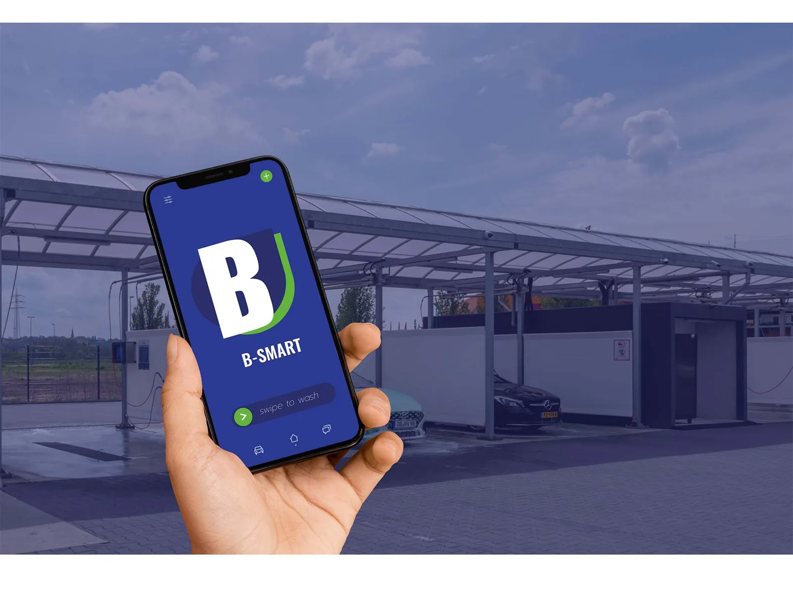 Smartphone mit der B-Smart App zur Fernüberwachung einer SB-Waschanlage
