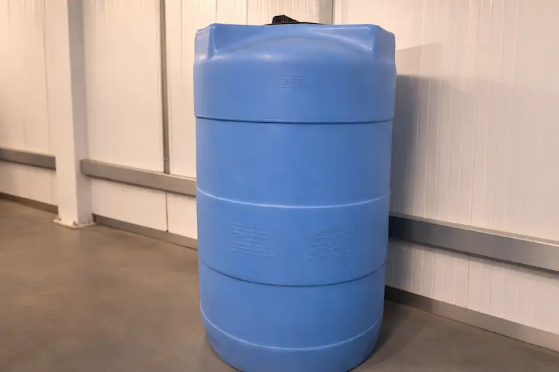 Großvolumiger Chemietank für Waschprogramme