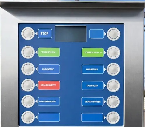 Waschprogramme wie Vorspülen, Schaumbürste, Wachs, Nachspülen, Glanztrockner, Power Schaum, Power Schaum 2.0, Felgenreiniger und Insektenentferner